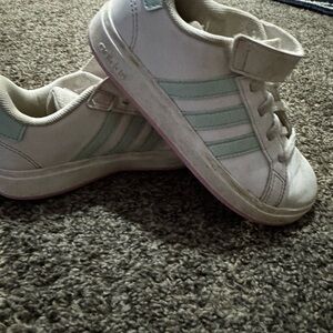 adidas Kids Sneakers in White and Mint